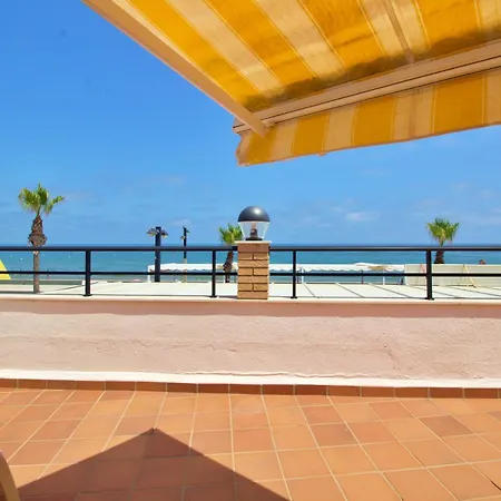 Frontal Al Mar Апартаменты