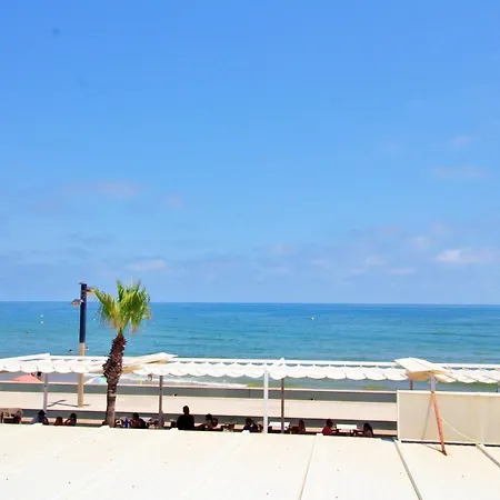 Frontal Al Mar Апартаменты